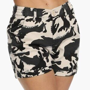 Size 8 Camo Casual Shorts with Pockets Elastic Waist 4" inseam